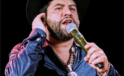 Luis R Conriquez